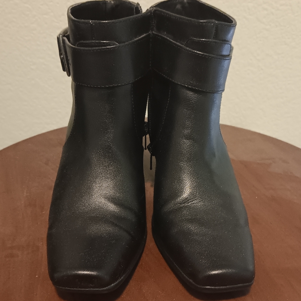 Aerosoles boots with buckle detail in excellent condition.